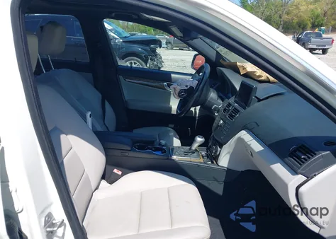 2009 Mercedes-Benz C 350 Sport from USA, damaged, VIN WDDGF56X39R043020